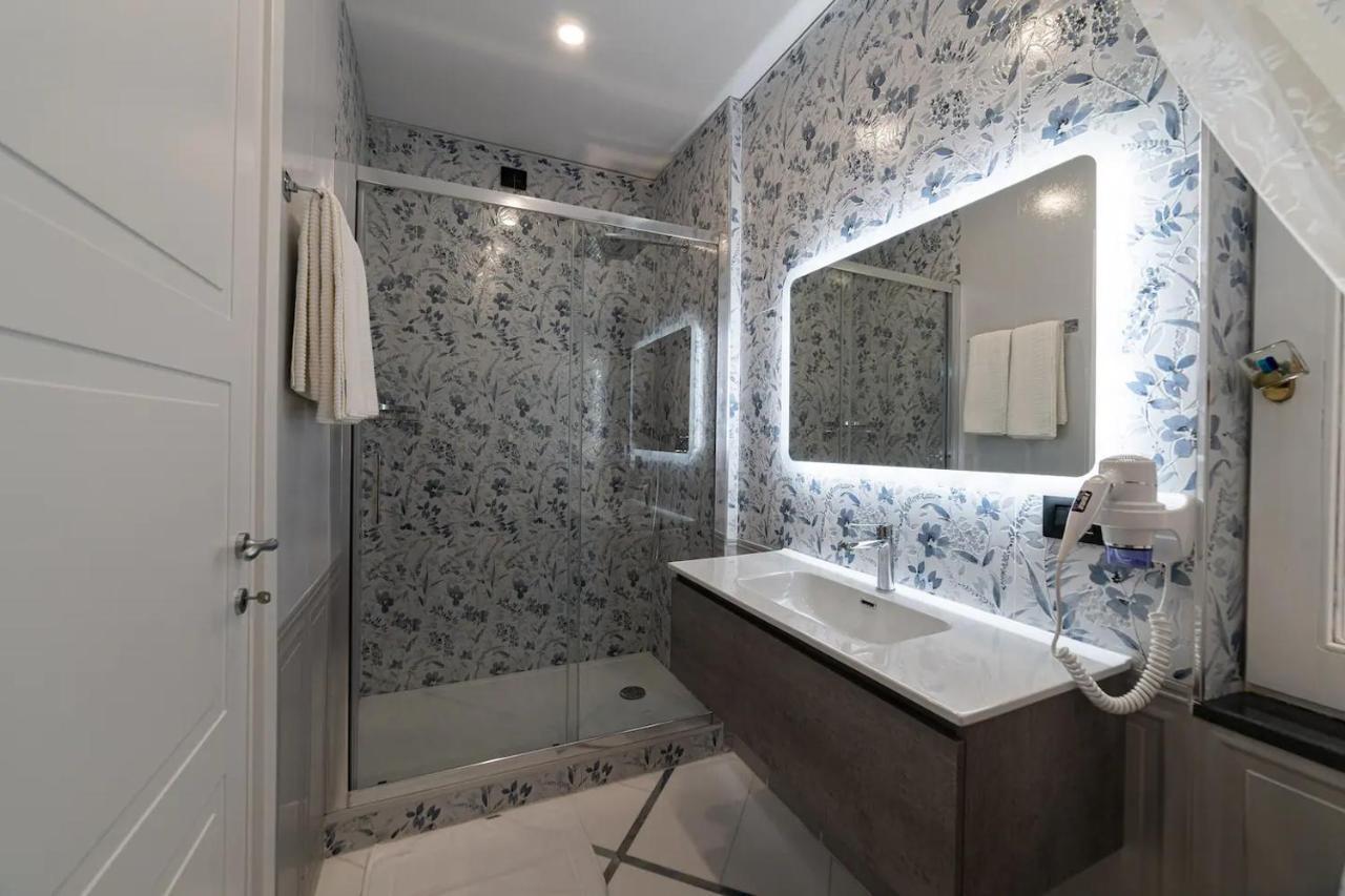 Apartments Hotel Real Suite Napoli Chiaia Mergellina Buitenkant foto